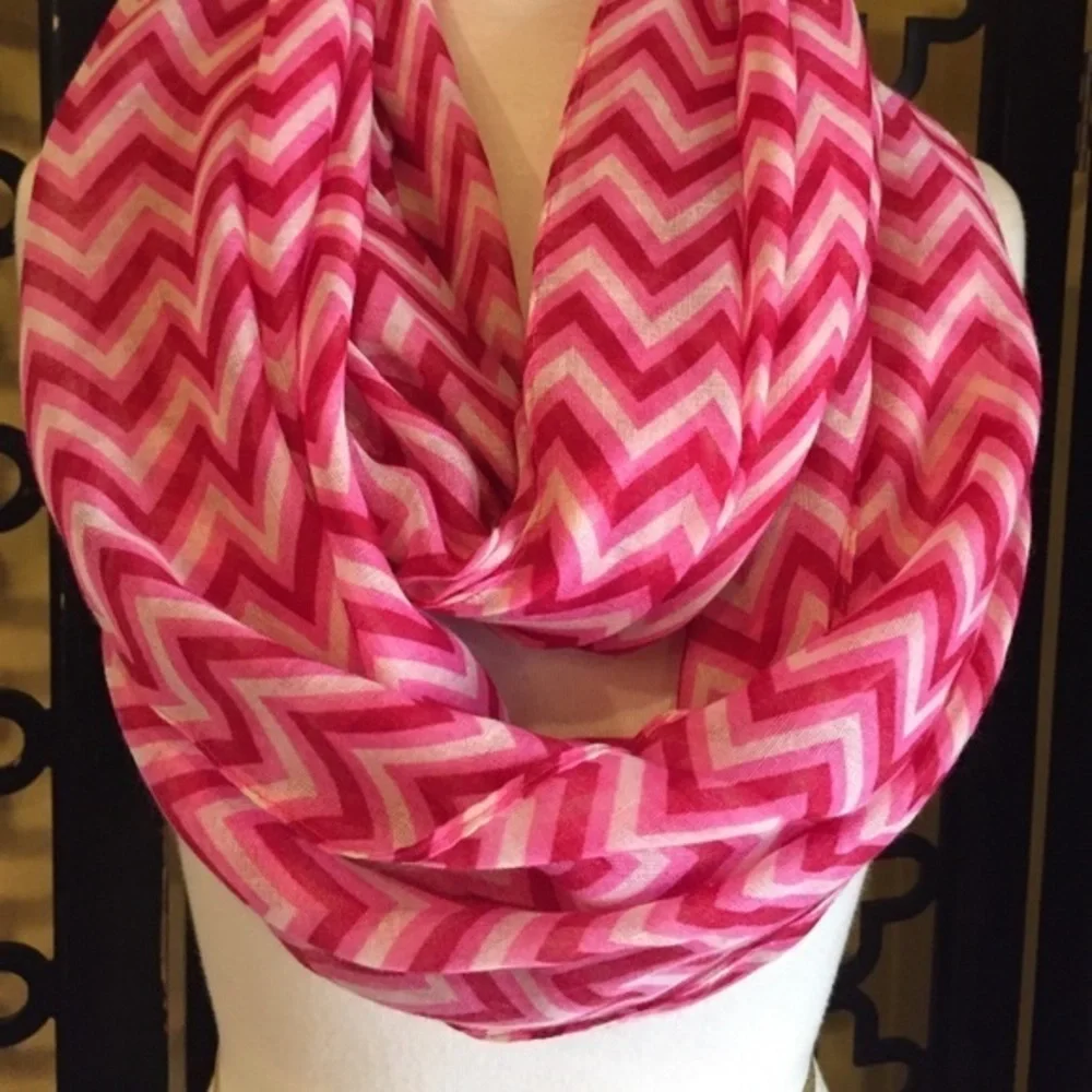 NWT   PINK CHEVRON‎ INFINITY